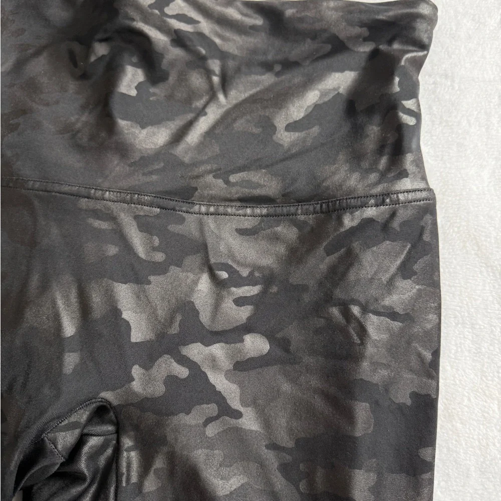 SPANX Black‎ Camo Leggings - Size XL - Picture 4 of 8